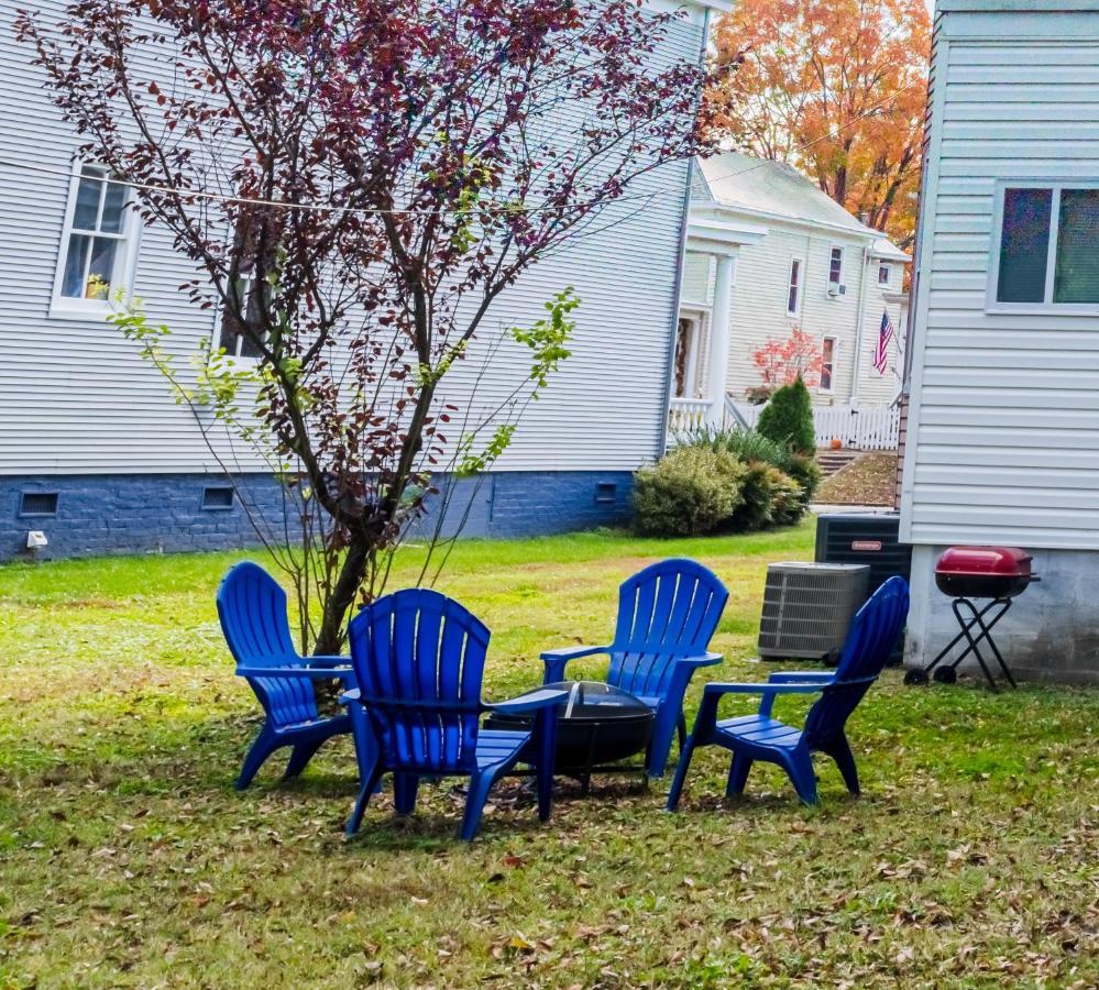 The Great Pink Lady With Huge Wrap Around Porch! Apartamento